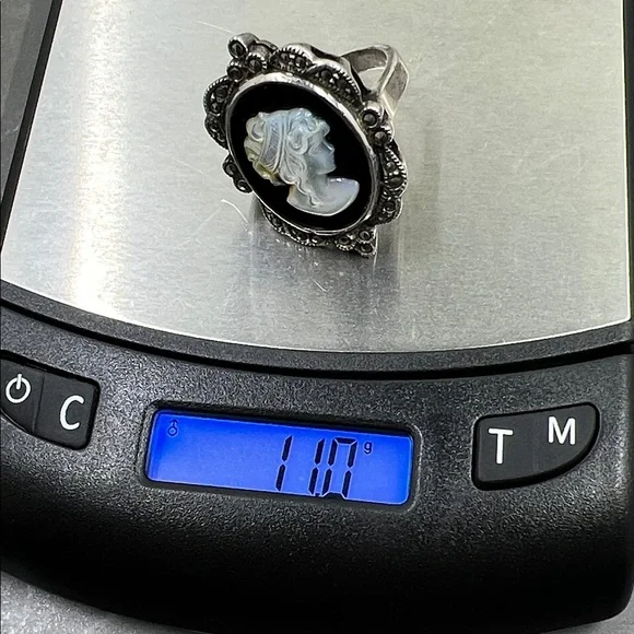 Vintage Sterling Mother of Pearl Cameo Black Onyx Ring - Picture 10 of 10